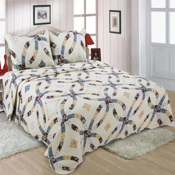 Traditional design quilted bedspread
