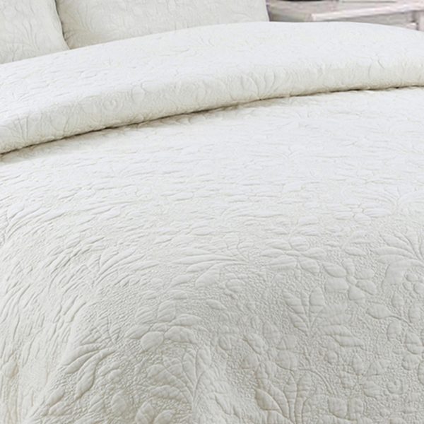 Off White Quilted Bedspread In Cotton - Image 3
