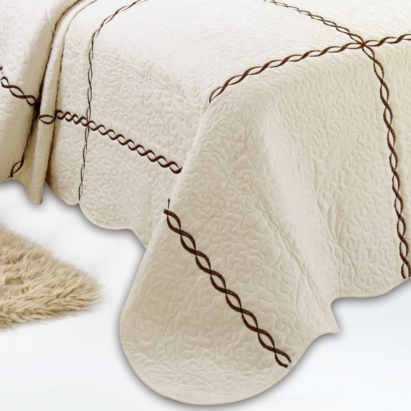Off White Embroidery Quilted Bedspread - Image 4
