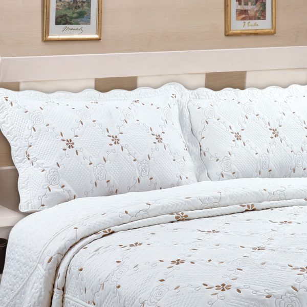 White Floral Quilted Bedspread - Quilting Tree