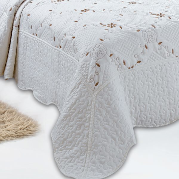 White Floral Quilted Bedspread - Quilting Tree