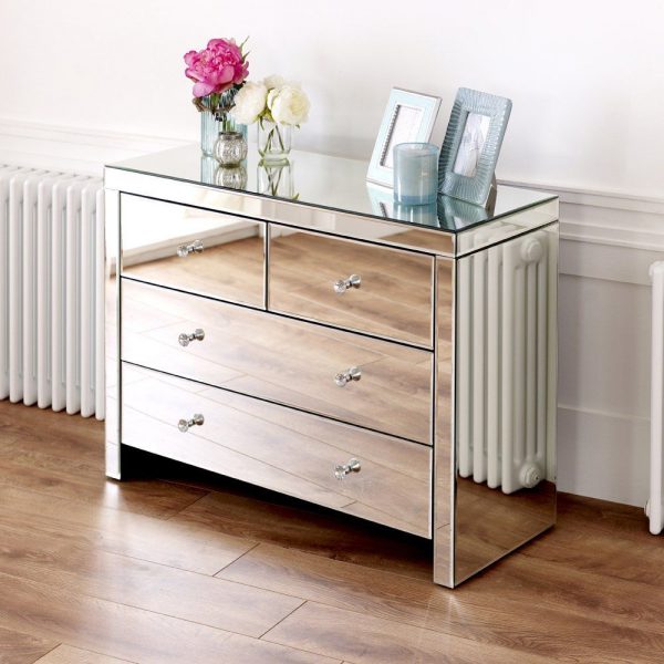 Small Venetian Chest of Drawers - Image 3