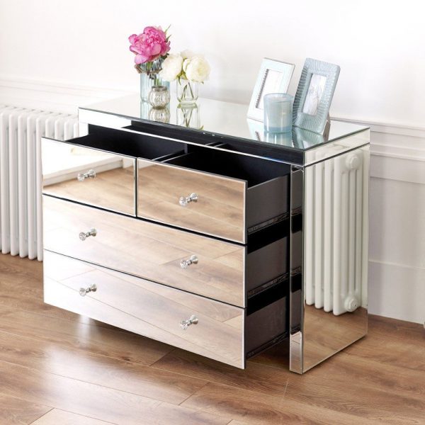 Small Venetian Chest of Drawers - Image 4