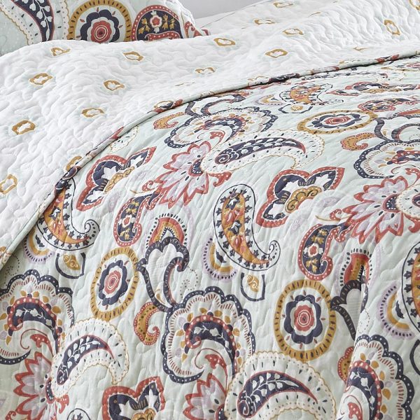 Modern floral quilted bedspread