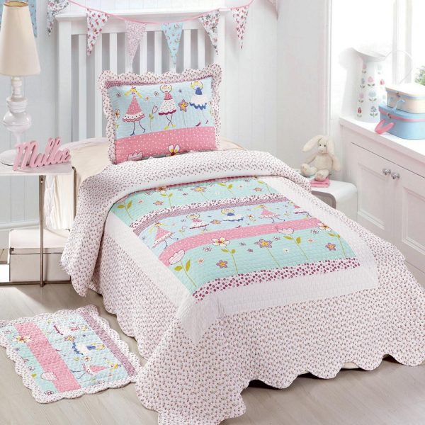 Girls pink quilted bedspread