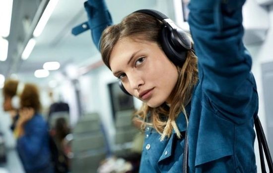 JBL LIVE 650BTNC Wireless Over-Ear Noise-Cancelling Headphones