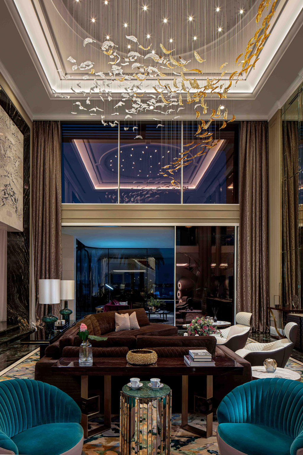 luxury-living-room-at-palm